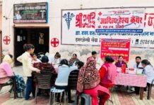 आदित्य हेल्थकेयर नर्सिंग होम द्वारा लगाया गया फ्री मेडिकल कैम्प