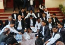 अधिवक्ता प्रोटेक्शन एक्ट की मांग को लेकर अधिवक्ताओं का जोरदार प्रदर्शन